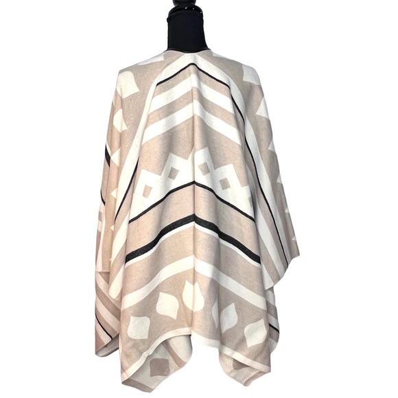 Akira Chicago Black Label Aztec Print Ruana Kimono Leather Trim Pocket Cream Tan - Picture 2 of 7